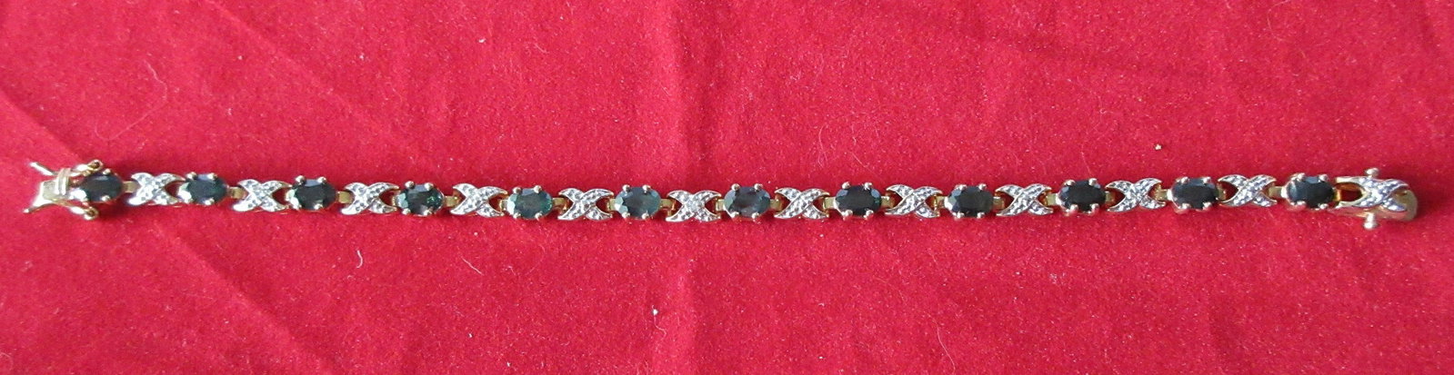 7 CWT Sapphire 7 ½ inch sterling bracelet.: 7 CWT Sapphire 7 ½ inch sterling bracelet. In good original as found condition. Beautiful colors with great quality and detail.