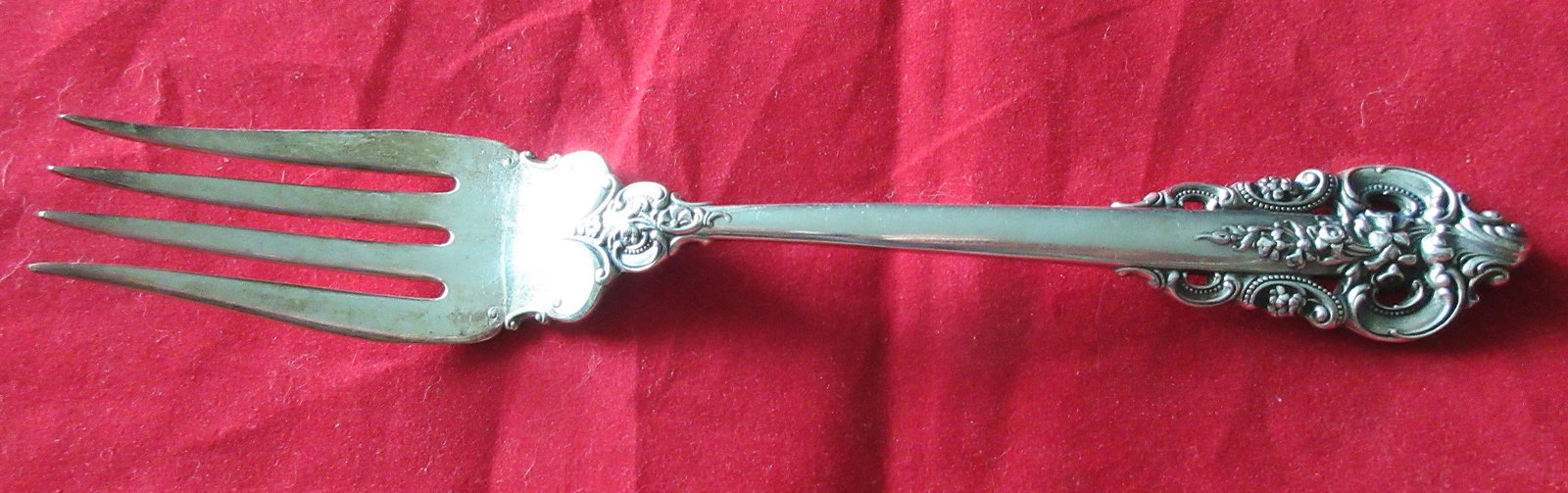 Elegant Grande Baroque sterling flatware meat fork: Elegant Grande Baroque sterling flatware meat fork. In good original as found condition with great quality and detail. Need polished Measures 8 1/8 inches. 90 grams