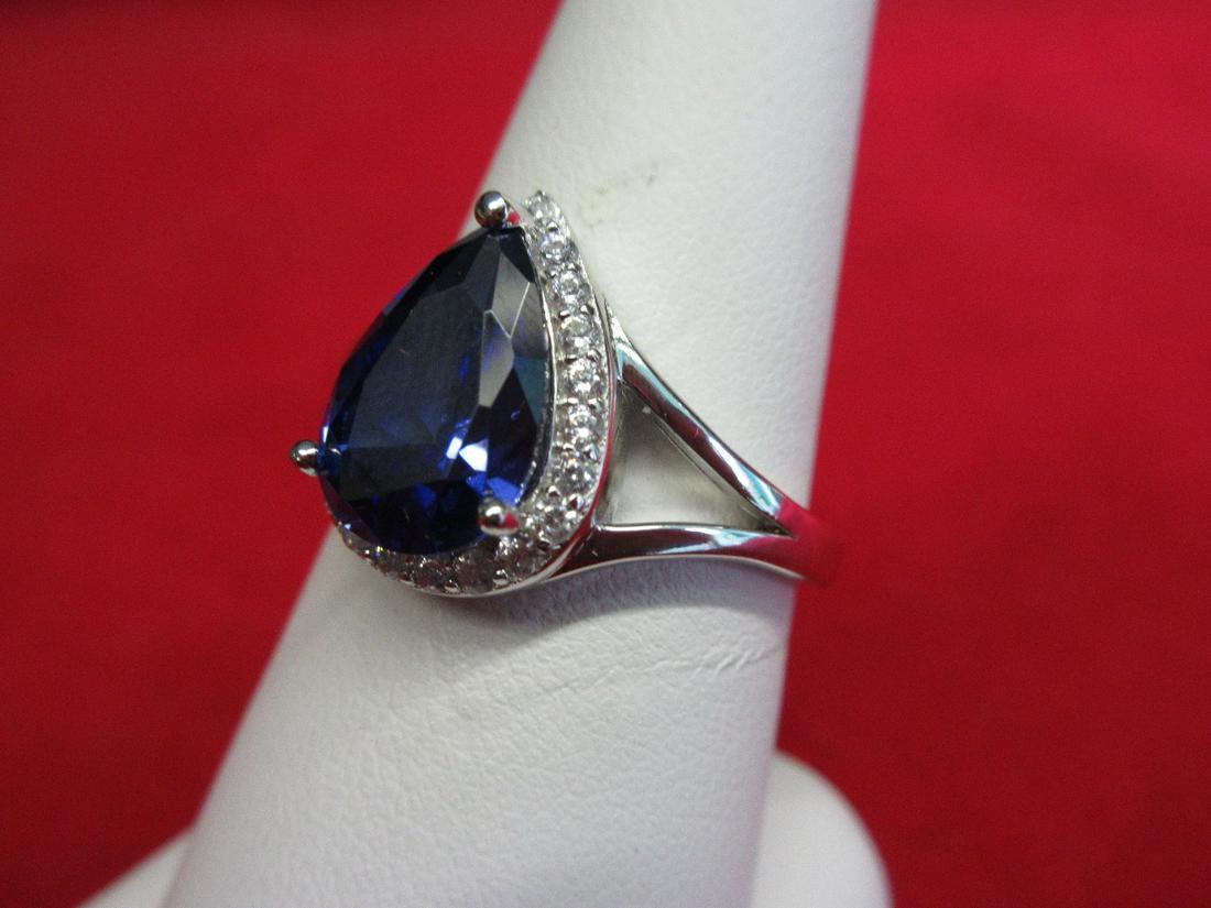 Beautiful Approx. 3 ct. Tanzanite and topaz sterling: Beautiful Approx. 3 ct. Tanzanite and topaz sterling ring. Size 9 Lab created.
