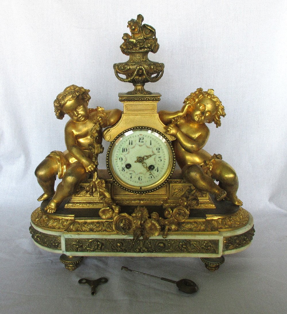 ANTIQUE BRONZE DORE FIGURA CLOCK WITH CUPIDS: FABULOUS VICTORIAN ANTIQUE BRONZE DORE FIGURA CLOCK WITH CUPIDS. 2 BEAUTIFUL LARGE CUPIDS. WITH GREAT QUALITY AND DETAIL. RUNNING AT TIME OF LISTING. AGE. LATE 1800'S. VERY HEAVY FOR SHIPPING.FREE PIC
