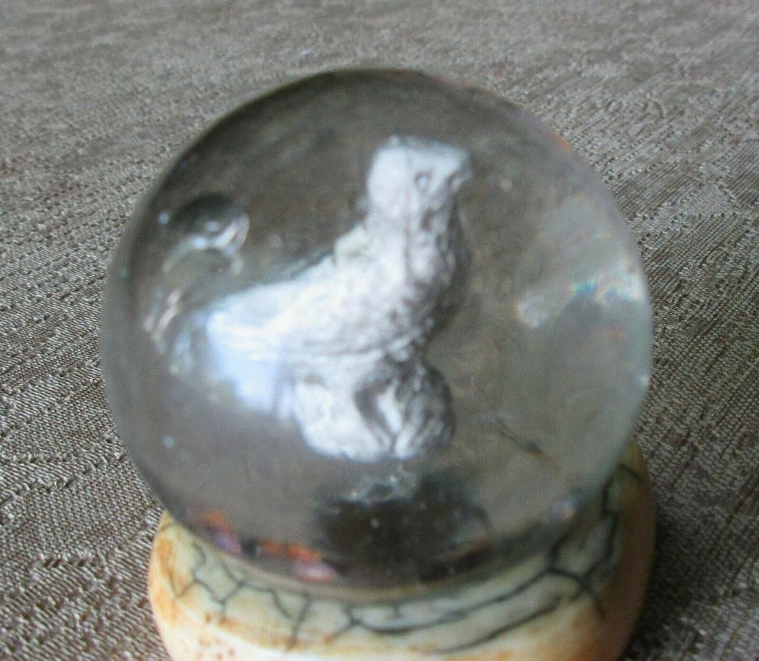 ANTIQUE SULFIDE MARBLE WITH CHICKEN 1 1/2 INCH: ANTIQUE SULFIDE MARBLE WITH CHICKEN 1 1/2 INCH MARBLE. IN GOOD ORIGINAL AS FOUND CONDITION WITH SMALL HOLE AS SHOWN IN PHOTOS. BEAUTIFUL COLORS WITH GREAT QUALITY AND DETAIL.