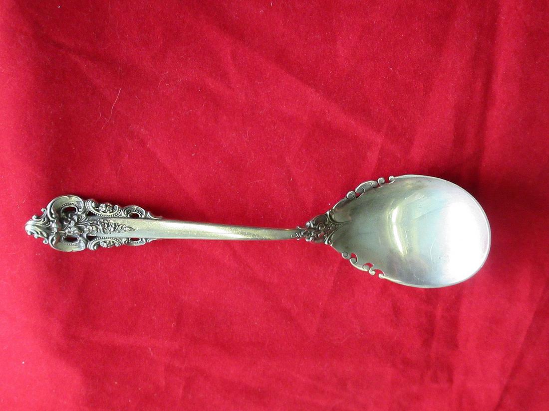 Beautiful Grande Baroque sterling silver serving spoon: Beautiful Grande Baroque sterling silver serving spoon. In good original as found condition. 42 g = 1.35 t oz