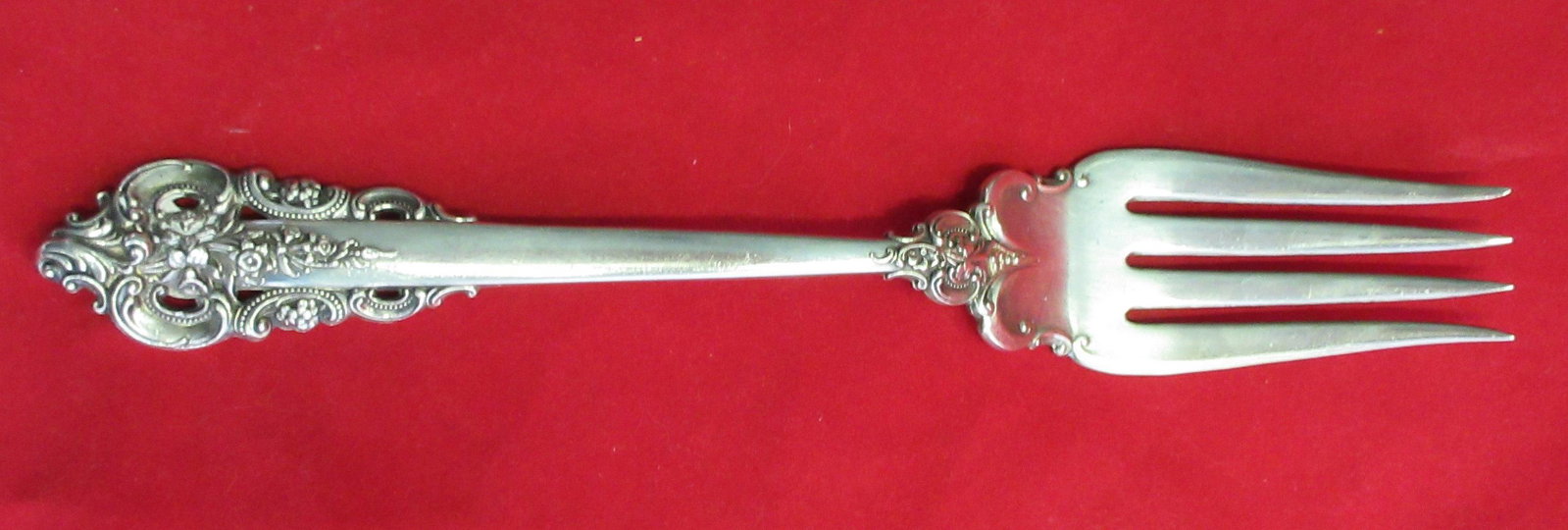 Beautiful Grande Baroque sterling silver meat fork: Beautiful Grande Baroque sterling silver meat fork. In good original as found condition. 88g = 2.5 t oz