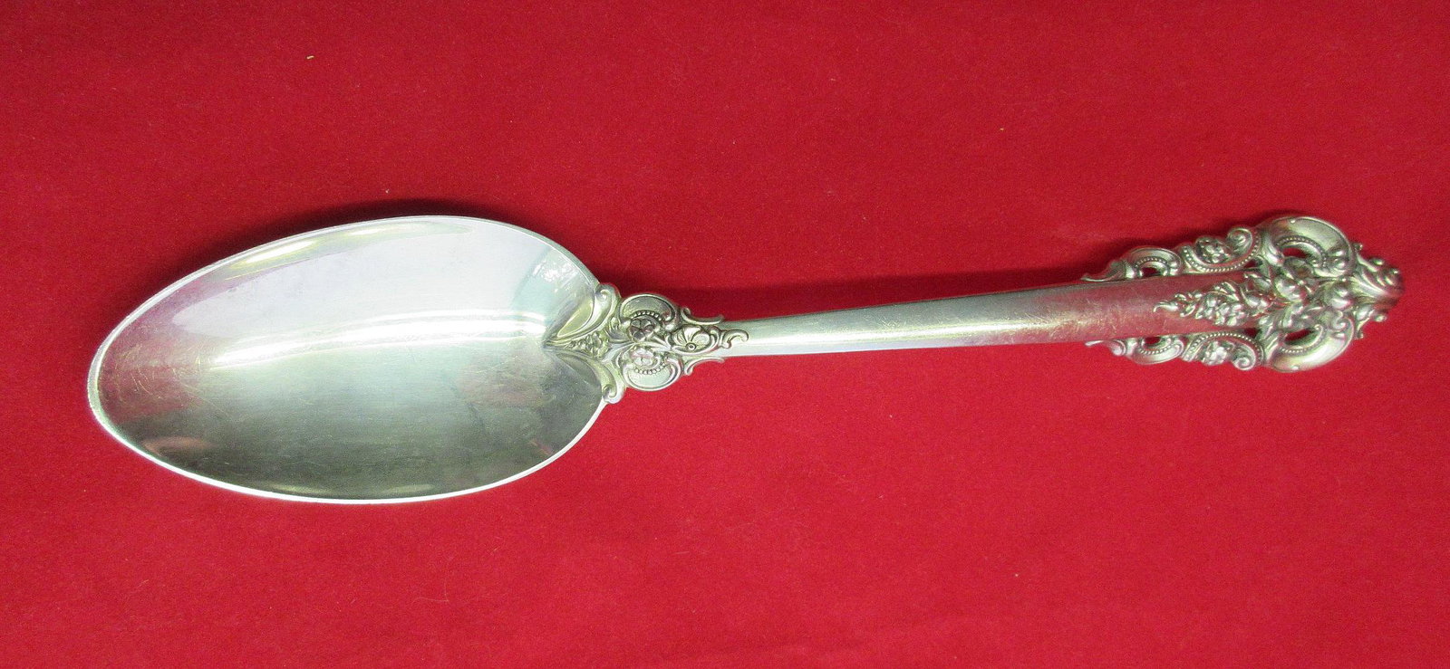 Beautiful Grande Baroque sterling silver serving spoon: Beautiful Grande Baroque sterling silver serving spoon. In good original as found condition. 106g = 3.34 t o