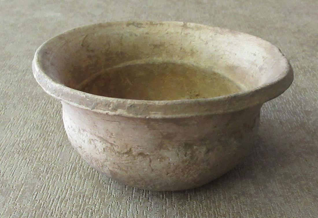 Antique Native American Indian Missippian bowl: Antique Native American Indian Missippian bowl. Measures 5 ½: across and 2 7/8 inches tall. Please use photos to judge condition and age