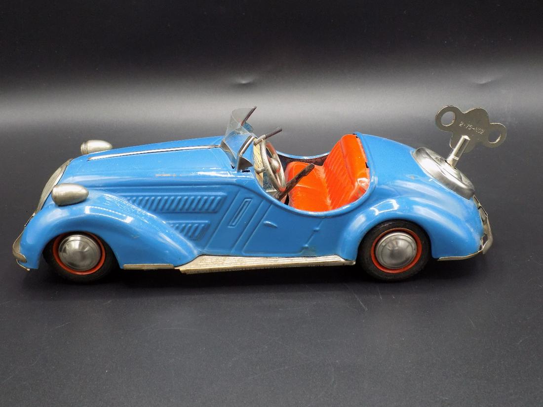Unusual vintage tin toy windup car that shifts gears.: Unusual vintage tin toy windup car that shifts gears. IN GOOD ORIGINAL AS FOUND CONDITION and working. Beautiful colors with Great quality and detail. Measures 9 ¾ inches long. One lever for shifting