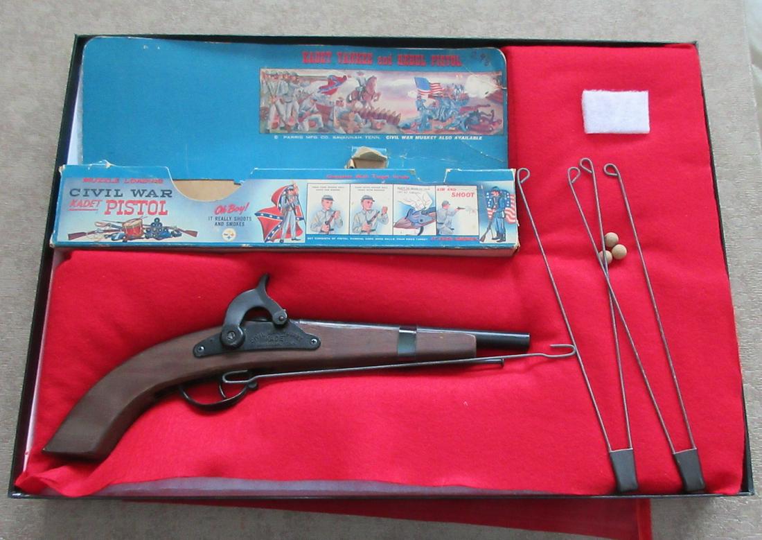 Civil war musket Kadet Savannah Tenn. Toy: Civil war musket Kadet Savannah Tenn. Toy. With original Box. Made by Parris Co. 1950 to 1960. Children’s training gun. IN GOOD ORIGINAL AS FOUND CONDITION. Beautiful colors with Great quality and d