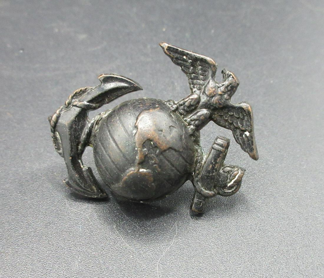 Vintage Navy Military button with eagle and anchor: Vintage Navy Military button with eagle and anchor. IN GOOD ORIGINAL AS FOUND CONDITION. Beautiful colors with Great quality and detail. Measures 1 5/8 inches wide.