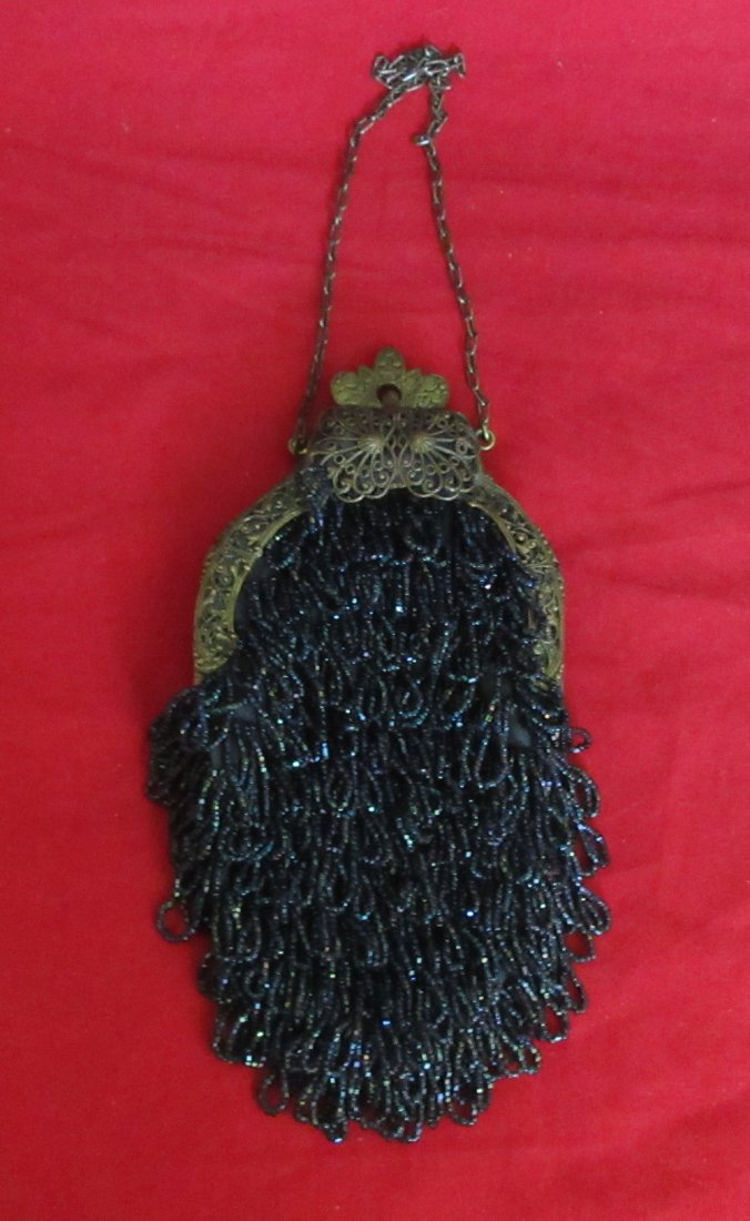 Neat Vintage art deco beaded flapper purse: Neat Vintage art deco beaded flapper purse. Great original interior. Fancy metal clasp. In good original as found condition. Beautiful colors with great quality and detail. Measures 8 ½ inches tall w