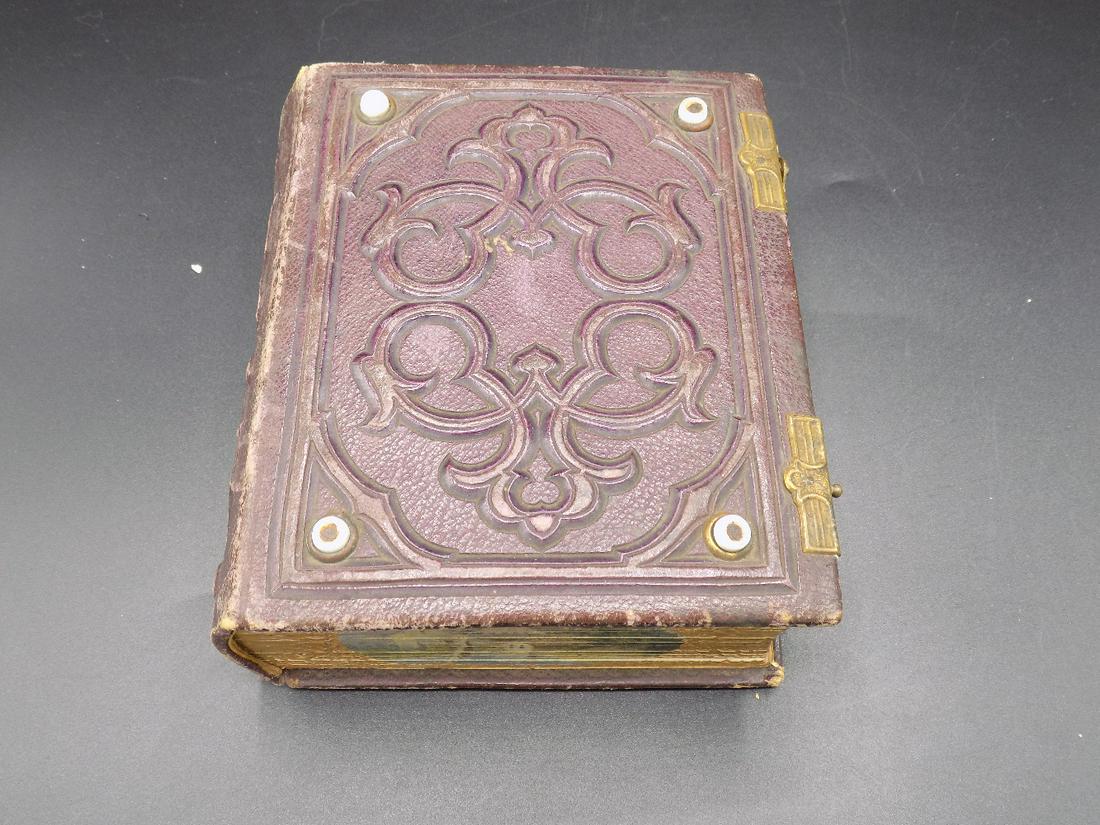 Unusual Civil War photo album with pictures on sides (1 of 11)