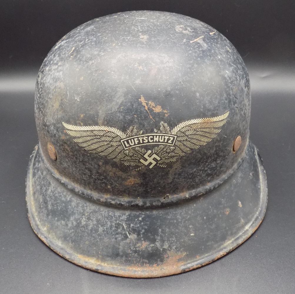 Vintage w.w.  2 German helmet, Luftschutz. (1 of 8)