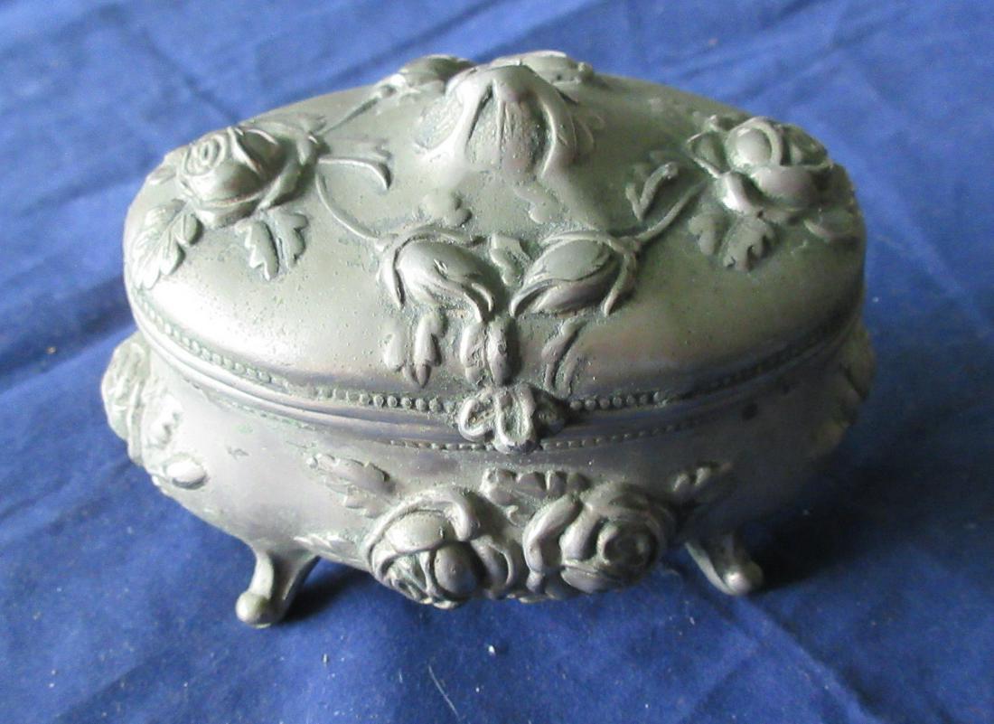 Vintage art nouveau jewelry box. (1 of 3)
