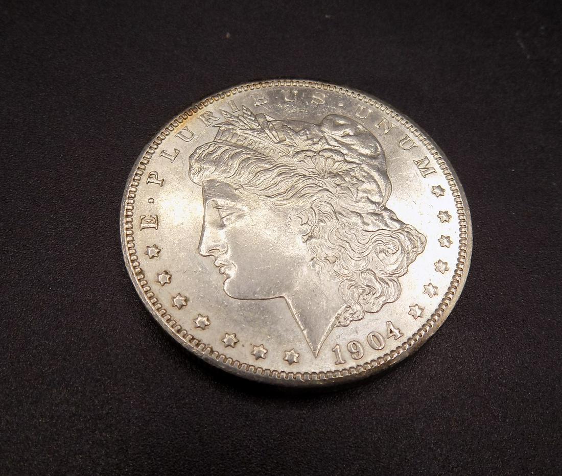 Uncirculated 1904 O Morgan silver dollar (1 of 2)