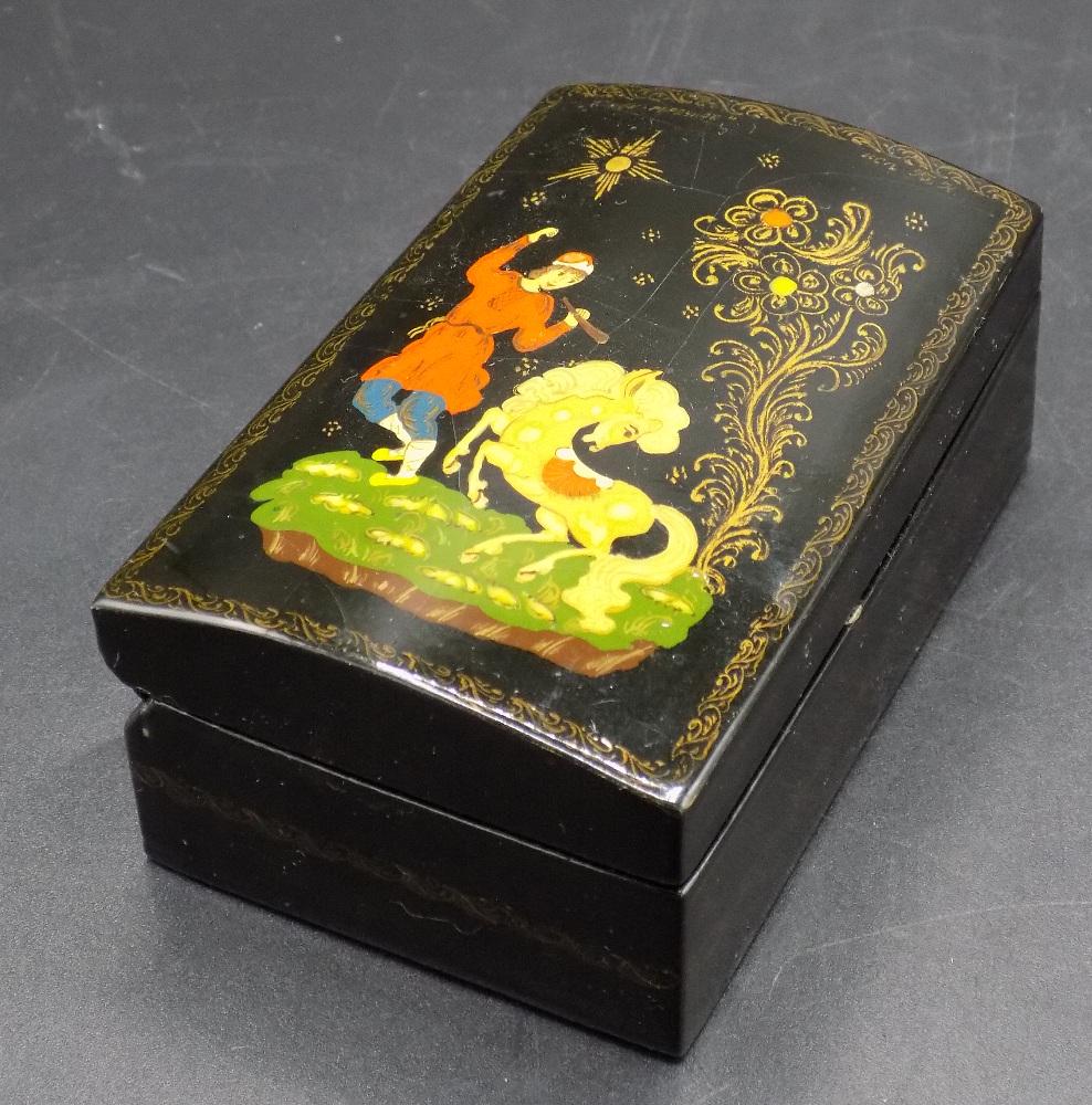 Vintage Russia hand painted lacquered jewelry box: Vintage Russian hand painted lacquered hinged jewelry box. Domed top. Beautiful colors. Great quality and detail. In very good as found condition. Measures 3 ¾Â” x 2 ¼Â” x 1 1 2Â�