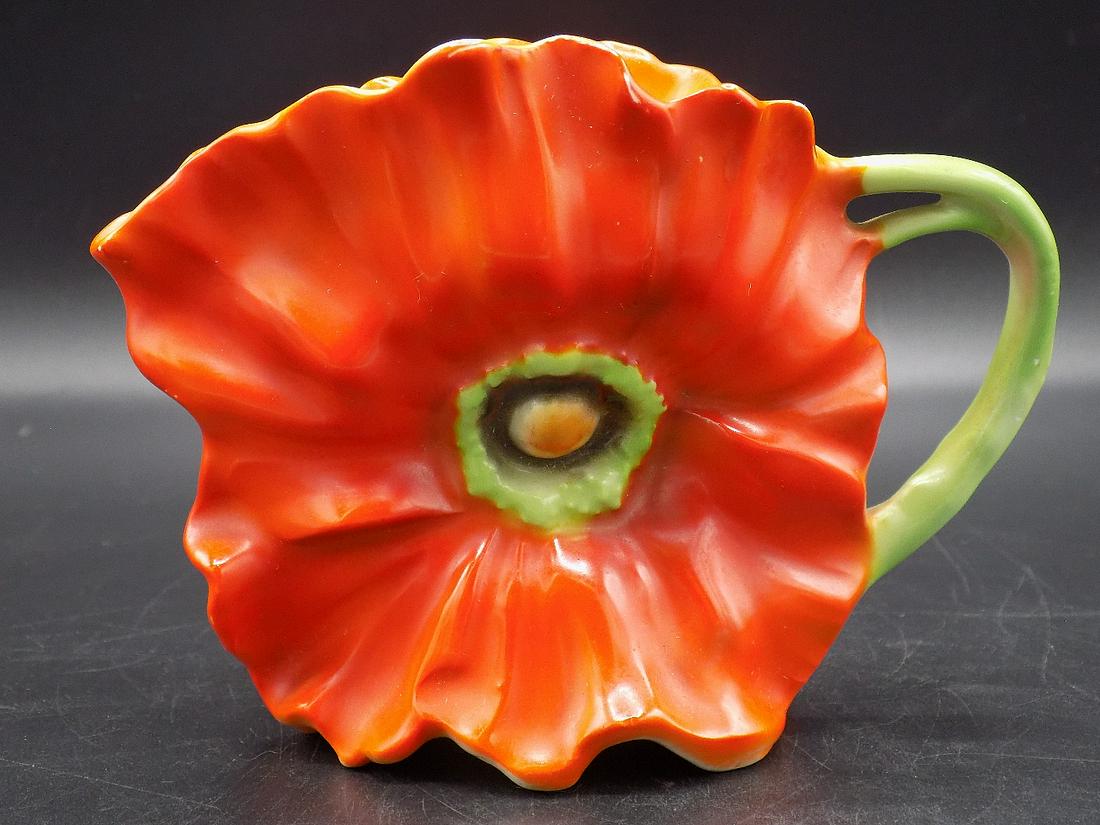 Vibrant vintage signed Royal Bayreuth Bavaria creamer: Vibrant vintage signed Royal Bayreuth Bavaria creamer. In very good original as found condition. Beautiful colors. Great quality and detail. Measures approx. 3 7/8” tall