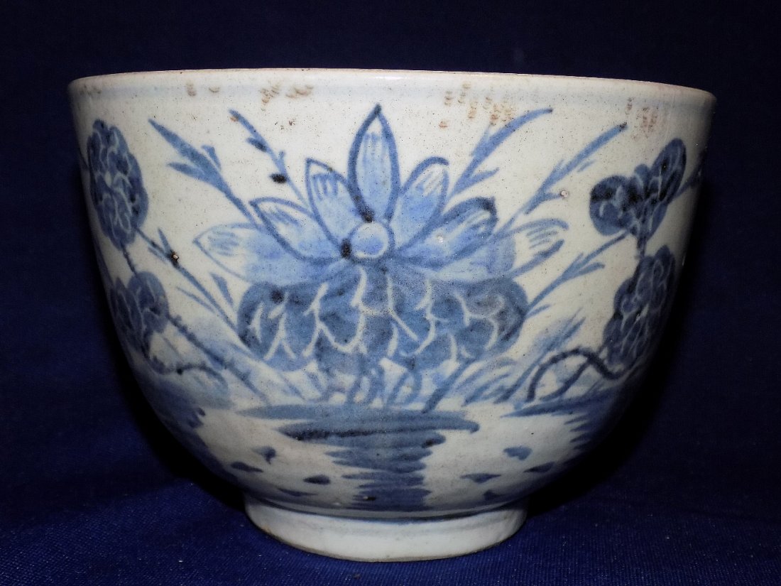 Beautiful 200 year old plus Chinese oriental bowl: Beautiful 200 year old plus Chinese oriental bowl. Blue decoration. . In very good original as found condition. Great quality and detail. Measures 7 inches by 4 ¾ inches