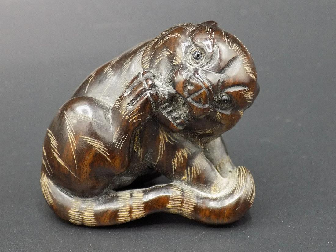 Fine Vintage Oriental Netsuke carved wood tiger: Fine Vintage Oriental Netsuke carved wood tiger. Marked on bottom as shown in photo. In very good original as found condition. Great quality and detail. Measures approx. 1 1/2” tall