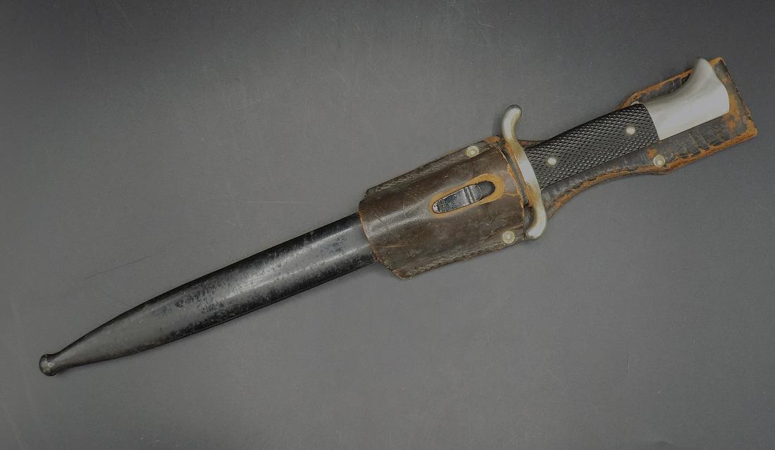 WWII German Fireman-Police Dress Bayonet Scabbard Frog: WWII German Fireman-Police Dress Bayonet Scabbard Frog. Marked on blade as shown in photo. In very good original as found condition. Great quality and detail. Dagger measures 14 5/8
