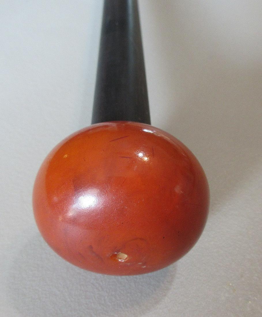 Vintage cane with Bakelite top and ebony shaft: Vintage cane with Bakelite top and ebony shaft. In very good original as found condition. Great quality and detail. Measures 38
