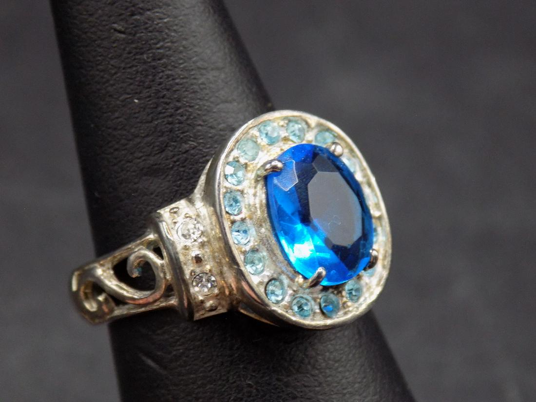Beautiful 2.88 genuine blue topaz with 20 Russian lab (1 of 5)