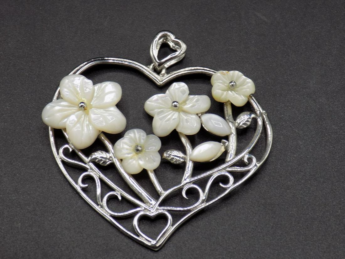 Beautiful mother of pearl floral .925 sterling heart (1 of 5)