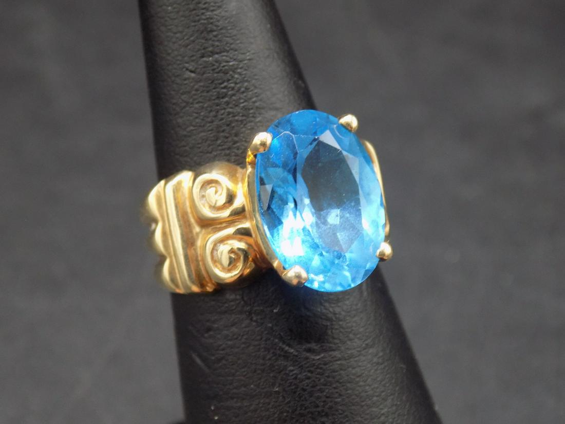 Beautiful large blue topaz 10k gold ring (1 of 8)