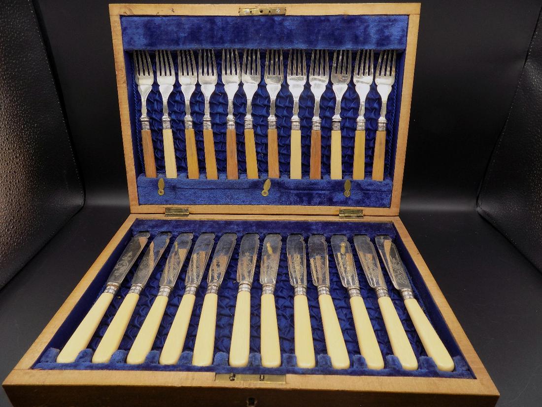 Vintage ornate decorated fish serving set in original (1 of 8)