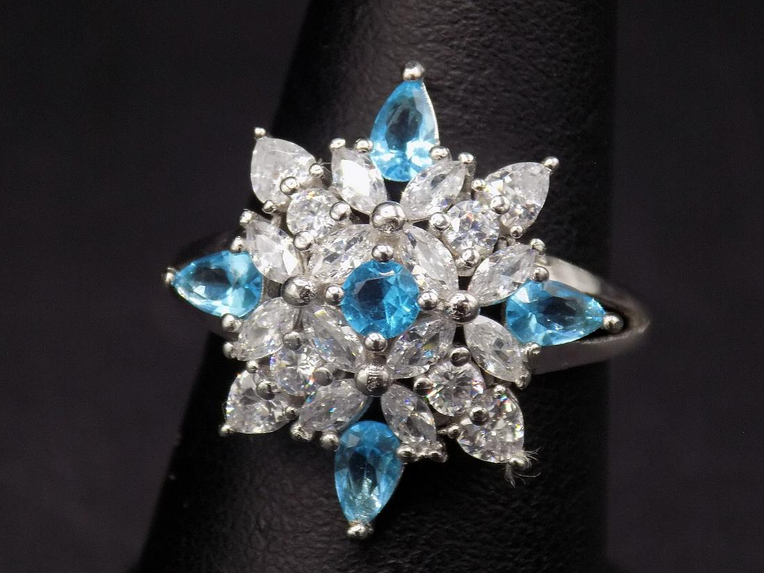 Beautiful approx. 4 cwt. aquamarine & topaz .925: Beautiful approx. 4 cwt. aquamarine & topaz .925 sterling silver ring. Beautiful color & detail. Size 8 ¼
