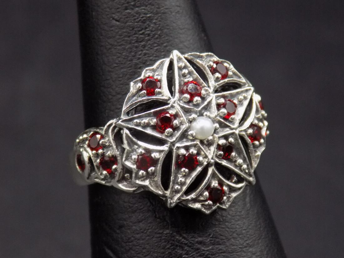 Beautiful approx. 2 cwt. fire garnet & pearl .925: Beautiful approx. 2 cwt. fire garnet & pearl .925 sterling silver ring. Beautiful color & detail. Size 6 ½