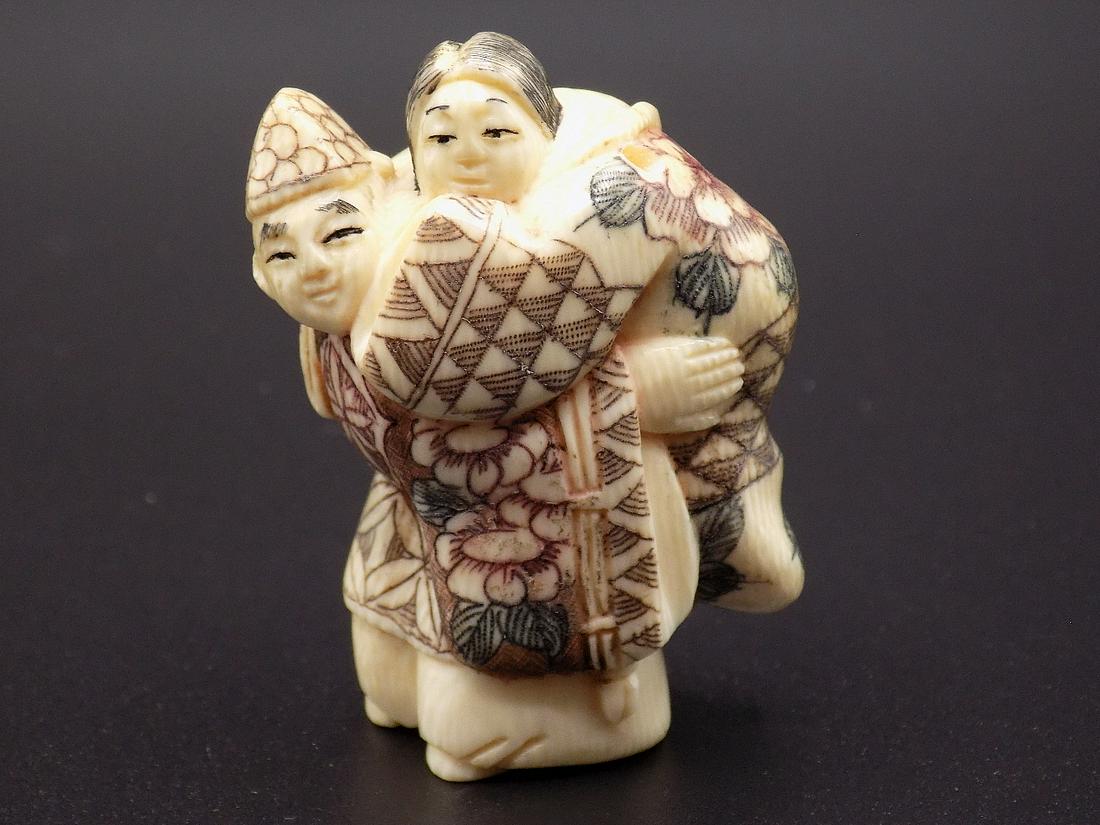 Vintage nicely carved Oriental Netsuke with two figures: Vintage nicely carved Oriental Netsuke with two figures