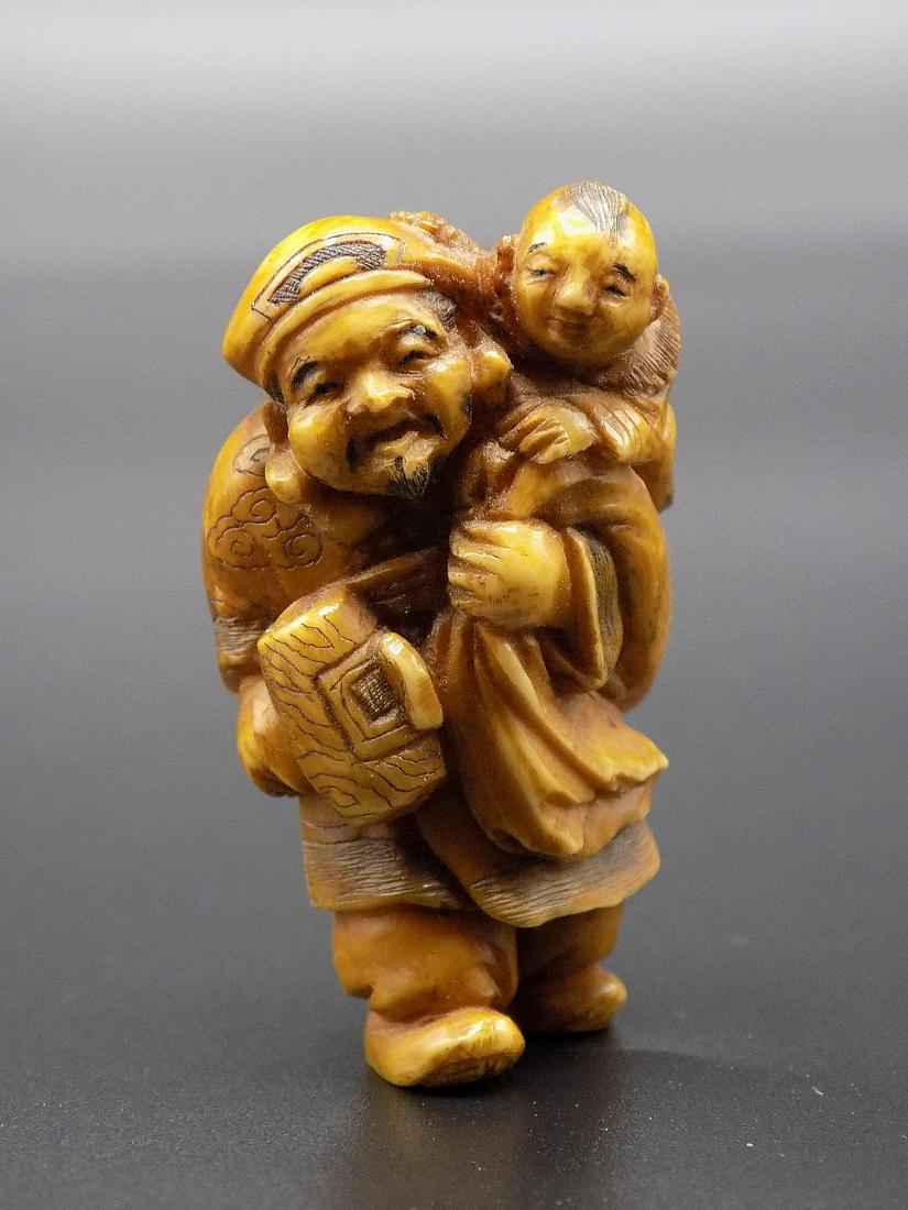 Vintage nicely carved Oriental Netsuke figure: Vintage nicely carved Oriental Netsuke figure. No artist signature. Appears to be Meiji period. Beautiful colors with great quality and detail. Measures 1 ¾” tall. No shipping out of United