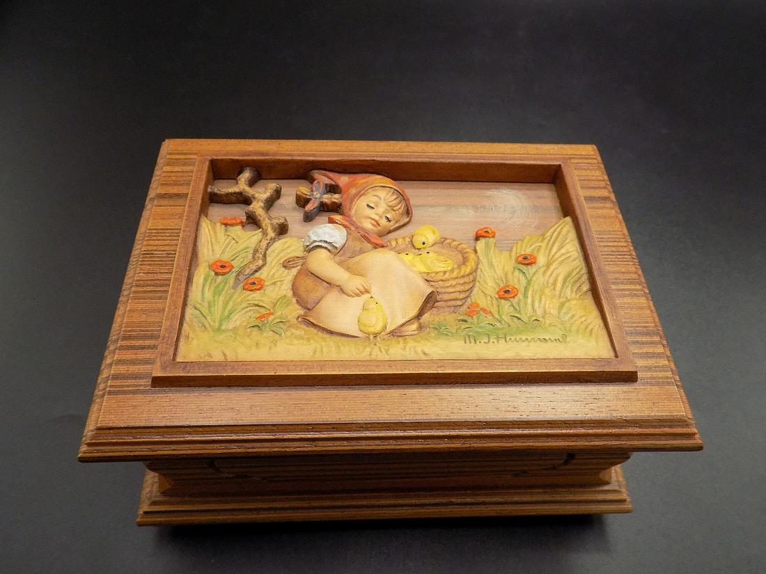 Charming vintage Hummel music box with girl and chicks (1 of 8)