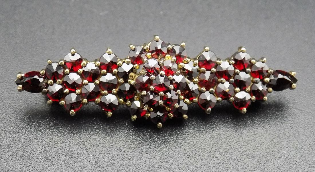 Vintage garnet 925 sterling pin: Vintage garnet 925 sterling pin. Czech garnets. In very good as found condition. Beautiful colors. Great quality and detail. 1 5/8” wide