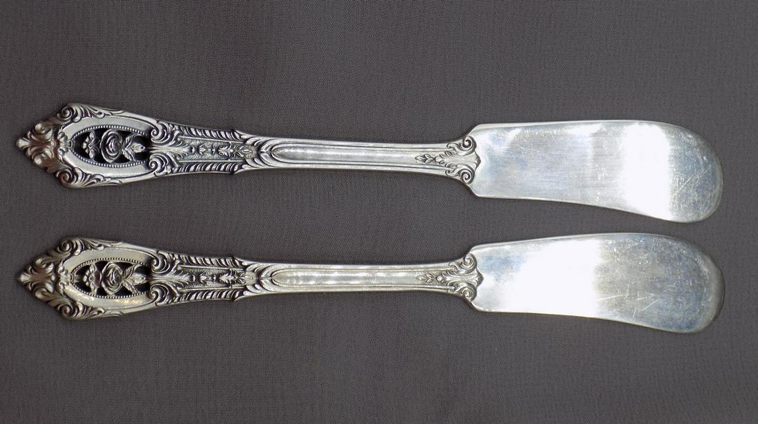 2 Vintage Wallace Rose Point sterling butter spreaders (1 of 4)
