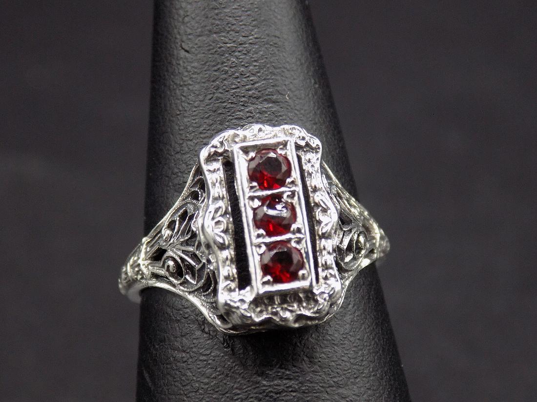 Beautiful 1 cwt. ruby .925 sterling ring (1 of 6)