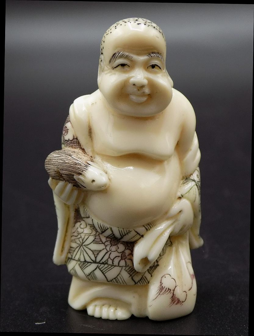 Vintage nicely carved Oriental Netsuke figure (1 of 6)