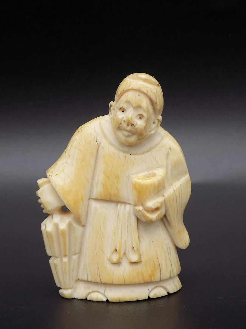 Vintage nicely carved Oriental Netsuke figure (1 of 6)