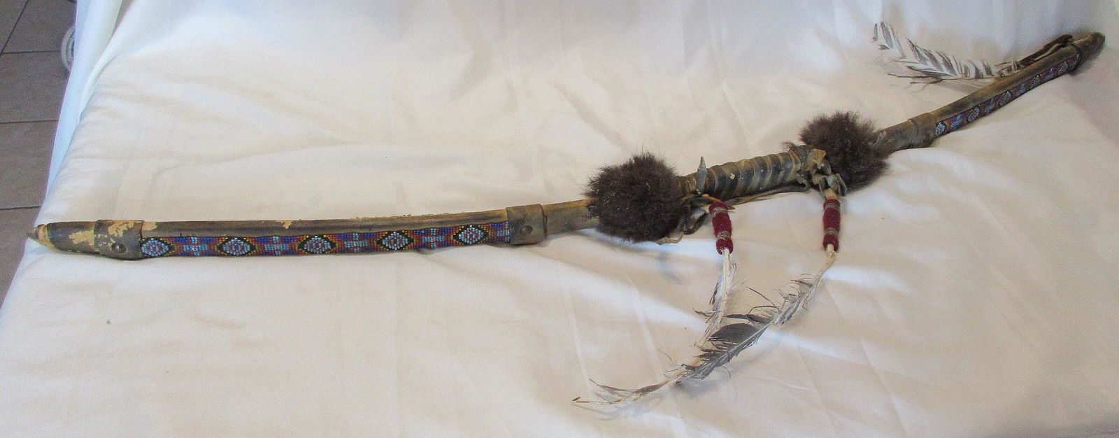 Very fine vintage Native American Indian beaded bow (1 of 4)