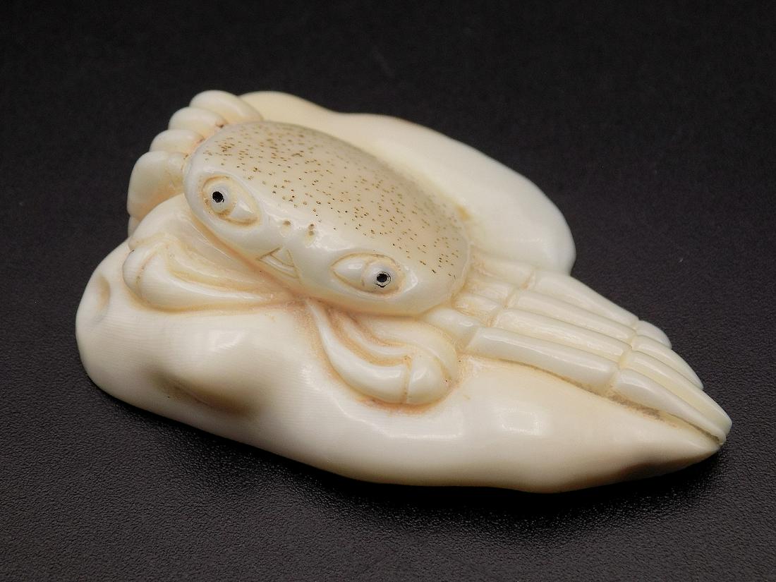 Vintage nicely carved Oriental Netsuke figure (1 of 6)