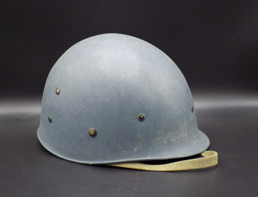 Vintage German WWII helmet (1 of 6)