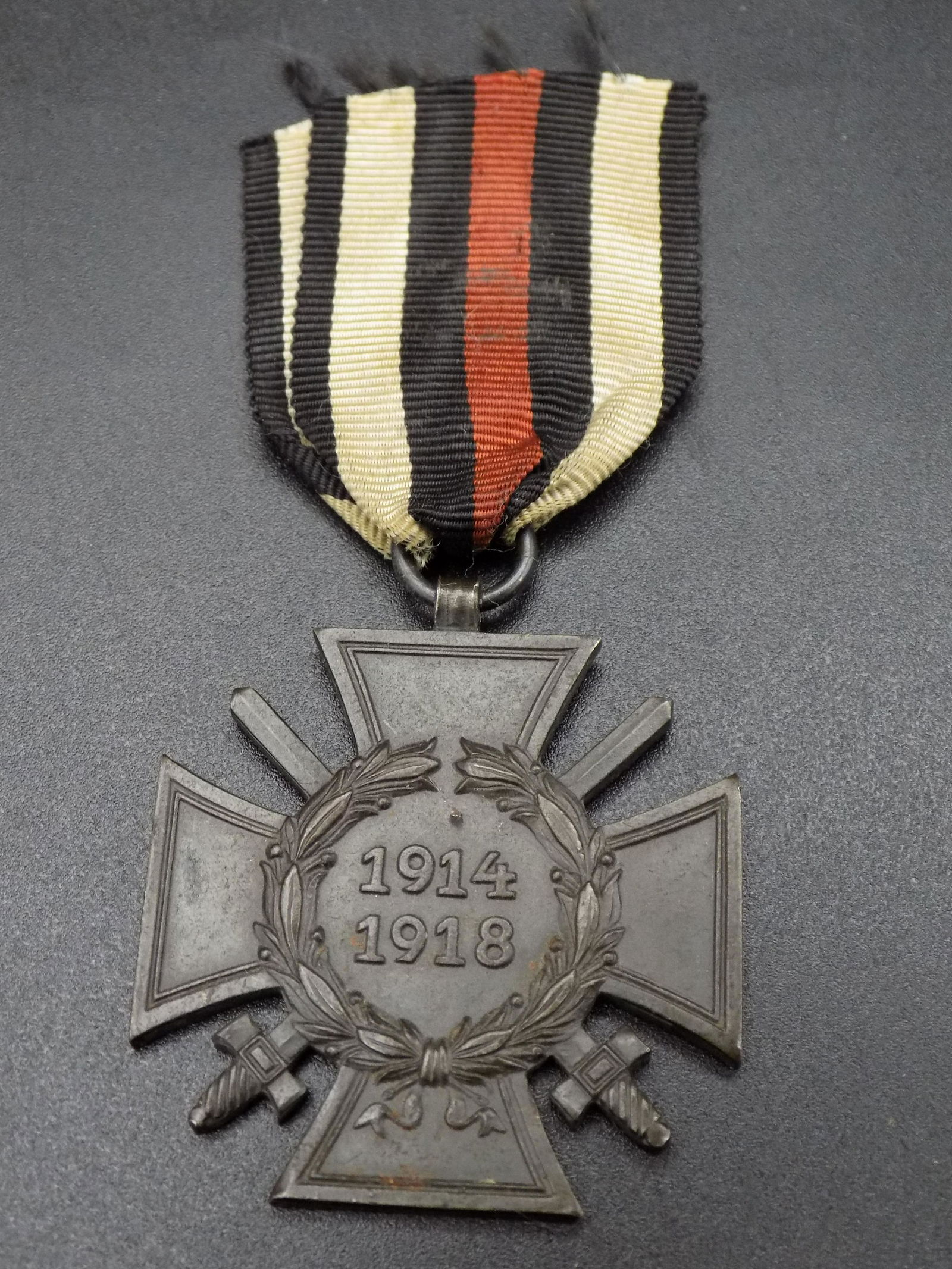 World War 1 German medal & ribbon (1 of 4)