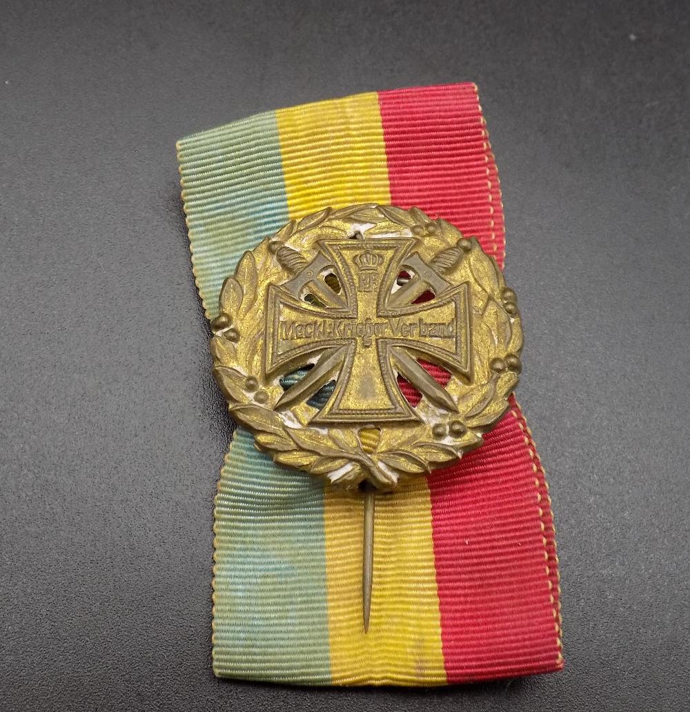 World War II German medal & ribbon: World War II German medal & ribbon. In very good original as found condition. Great quality and detail. Approx. 2 1/2”