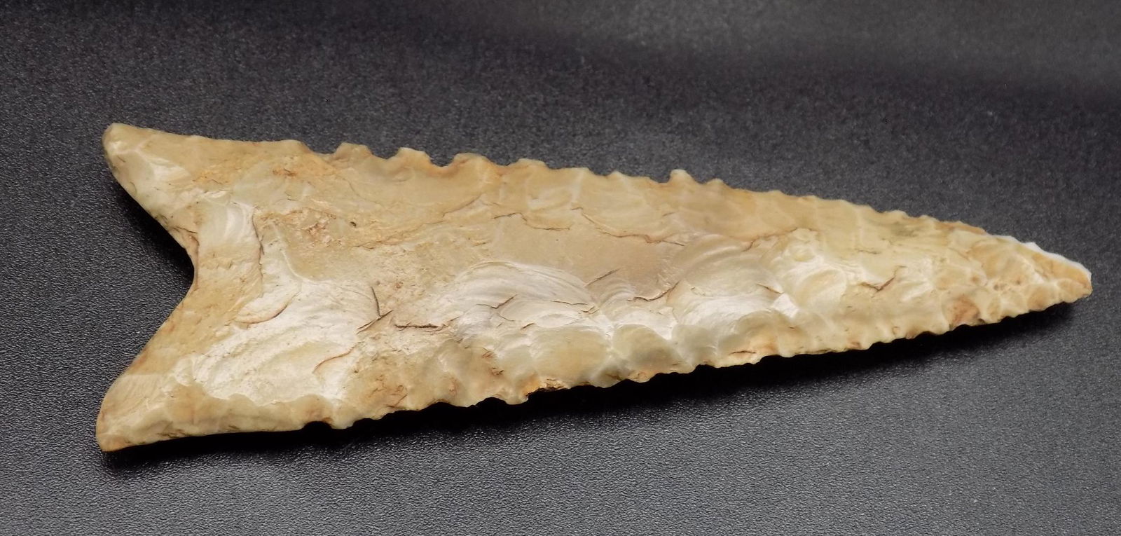 Native American Indian arrowhead. (1 of 2)