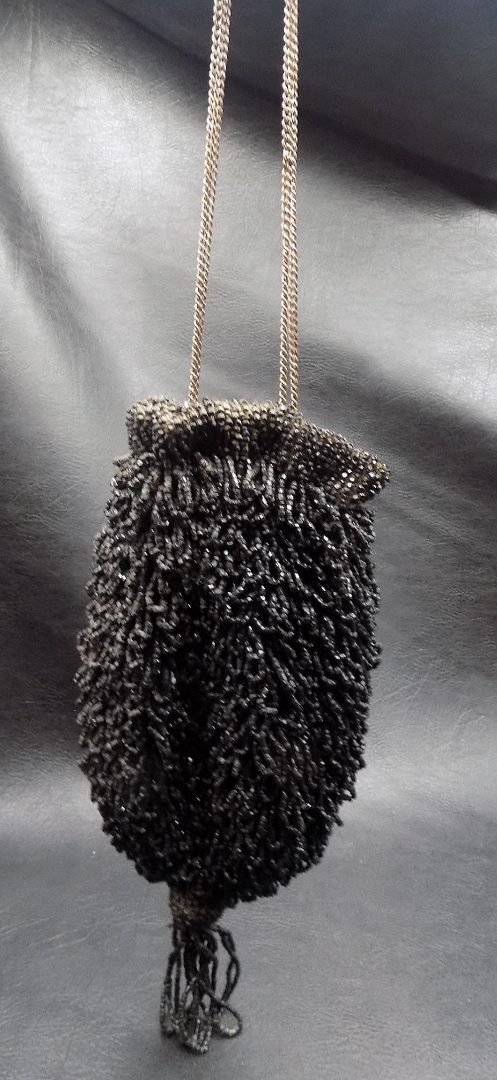 Vintage Roaring 20’s  Art Deco Flapper beaded purse. (1 of 4)