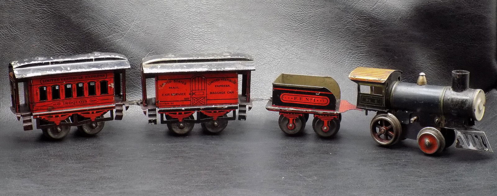 Vintage Key Wind Toy Train. (1 of 12)
