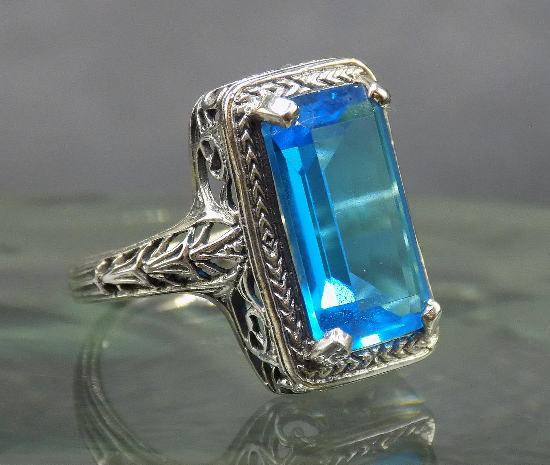Beautiful 10 ct blue topaz sterling silver ring (1 of 4)