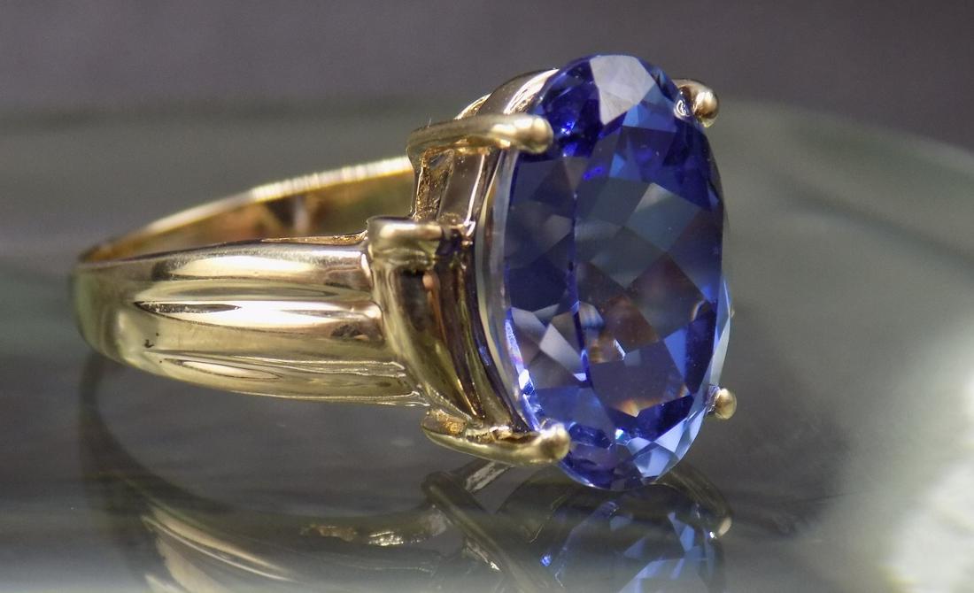 Beautiful 8 ct. sapphire gold ring. (1 of 5)