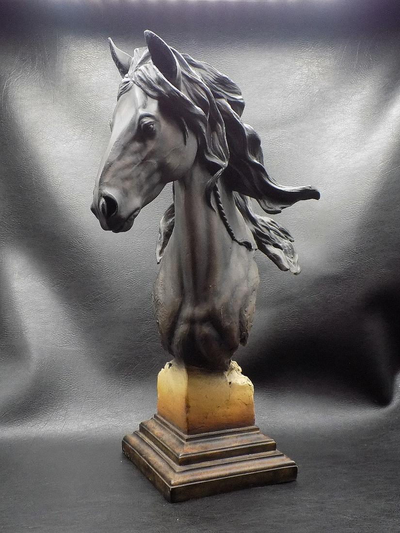 Fine vintage artist signed horse statue by Wild Wings (1 of 11)