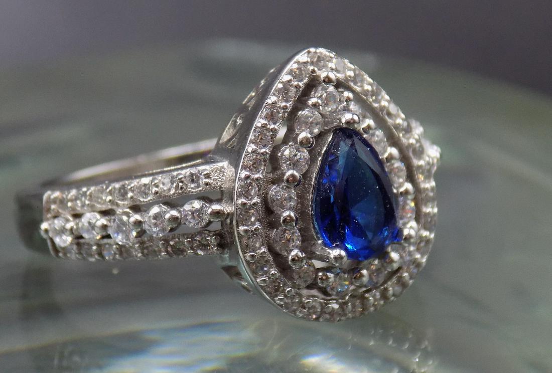 Beautiful 3 cwt blue sapphire & topaz sterling silver ring (1 of 4)
