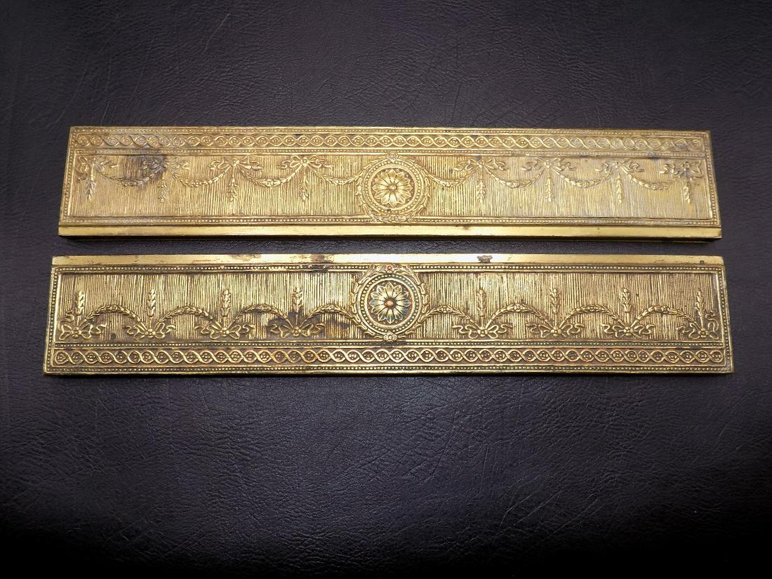 Lovely Vintage Signed Tiffany Bronze blotter ends: Lovely Vintage Signed Tiffany Bronze blotter ends . In very good as found condition with light wear to finish as shown normal with age. Great quality and detail. Measures 12 1/8 long and 2 inches wide
